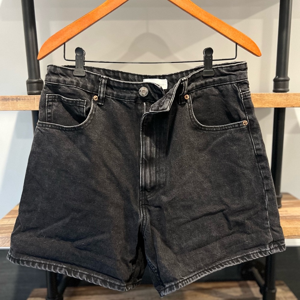 ZARA Black Denim High Waisted Mom Shorts - Picture 2 of 9